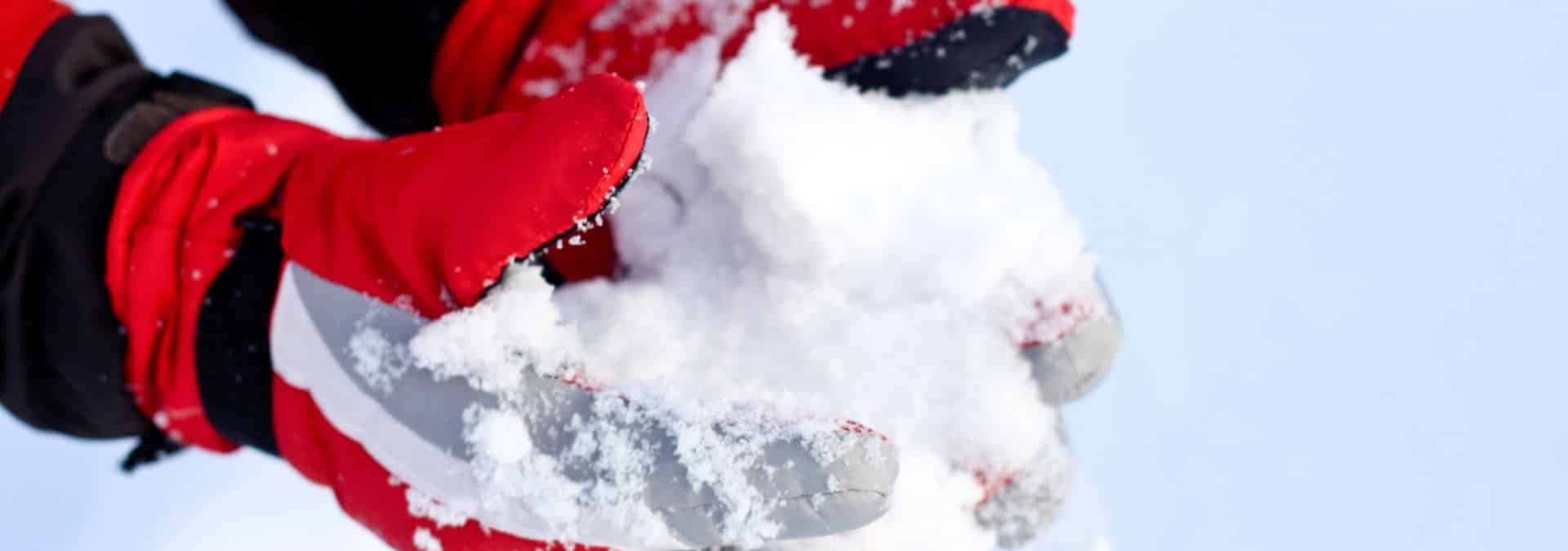 Heated Gloves Vs Hand Warmer Packets: What Works Best? 1