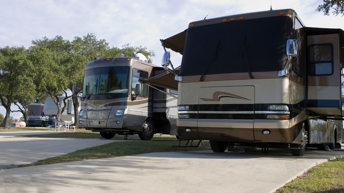 How To Drive A Class A Motorhome (10 Tips From REAL RVers) | RV Lifestyle